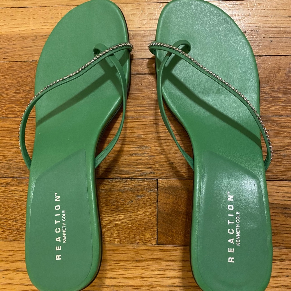 KENNETH COLE REACTION Trick or Treat Sandals